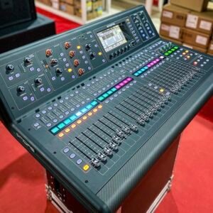 Midas M32 Live digital mixing console