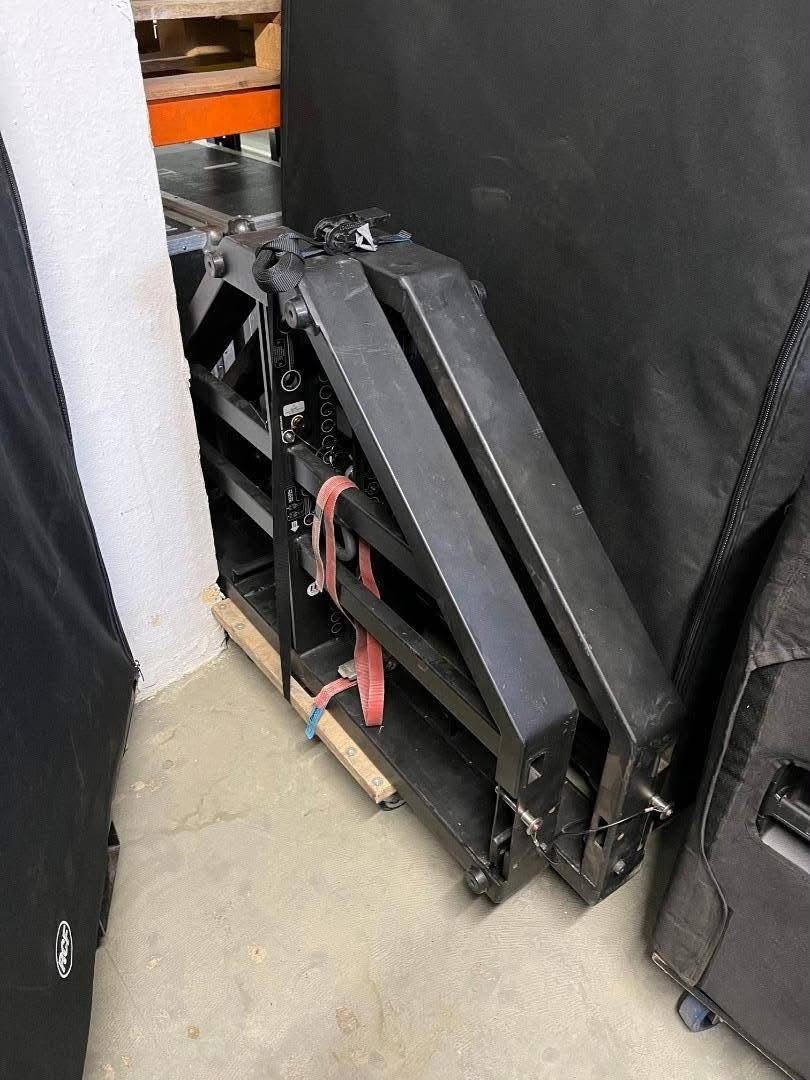 RCF HDL 50-A 4K Active Line Array Speaker with Accessories - Image 5