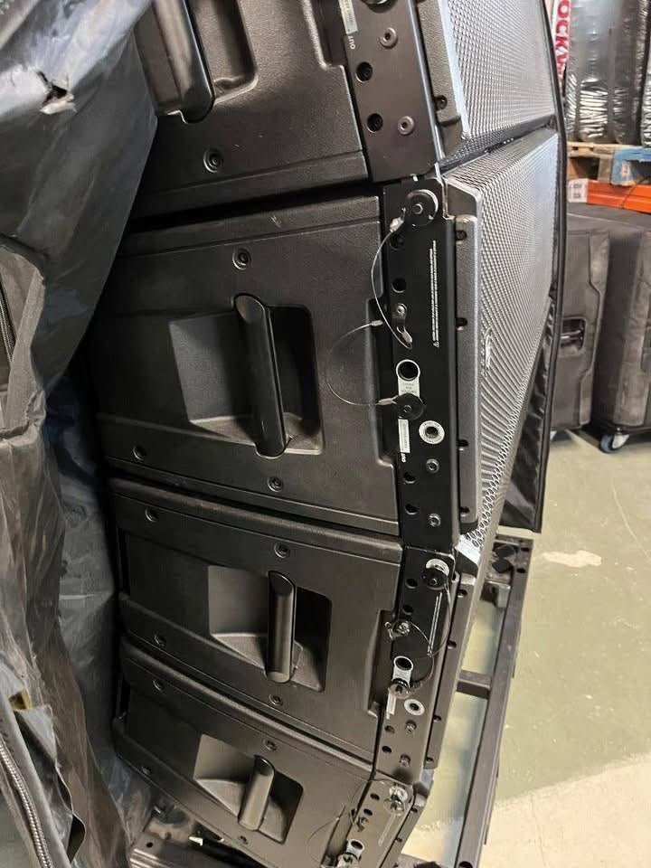 RCF HDL 50-A 4K Active Line Array Speaker with Accessories - Image 6