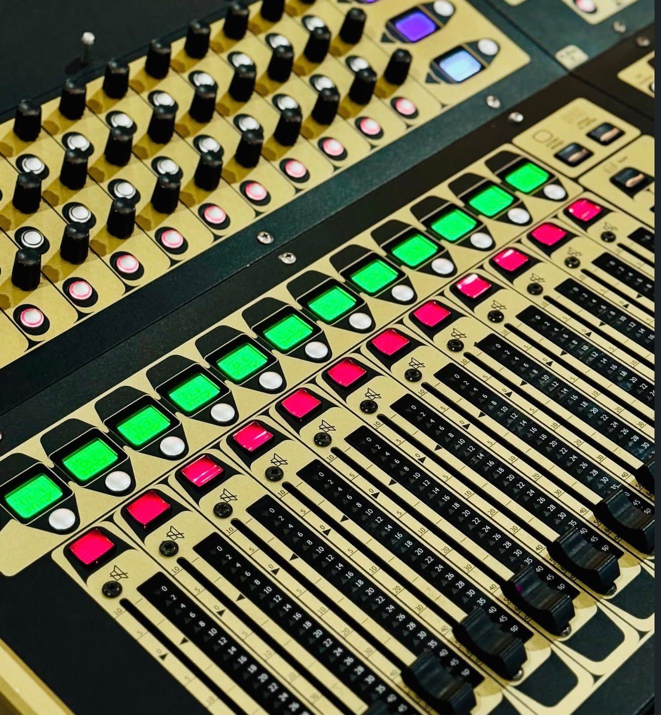DiGiCo SD8 Digital Mixing Console – Excellent Condition - Image 5